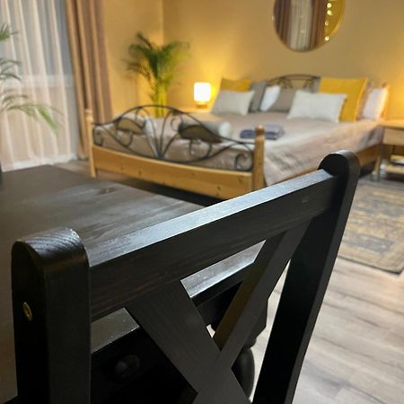 Terracotta Apartment - Zentral, Parken, Netflix, Kontaktloses Einchecken, Kingsize-Bett Wuppertal Exterior photo